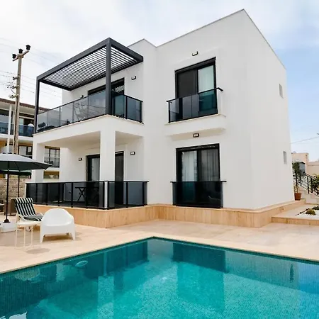 Brand New 2 Bedroom Garden Floor Flat With Pool B1