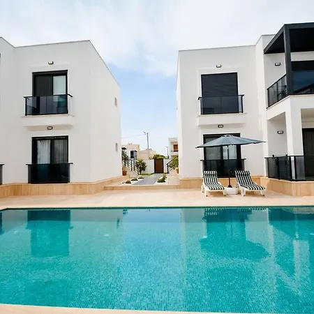 Apartment Brand New 2 Bedroom Garden Floor Flat With Pool B1 *